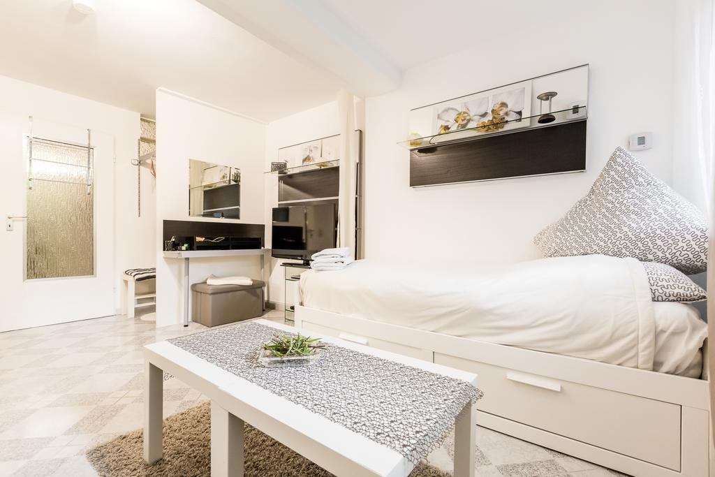 Apartments Нойс Номер фото